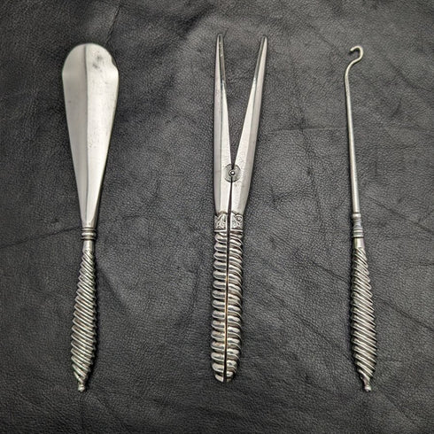 1892年頃 英国アンティーク 純銀ハンドル アクセサリーセット ケース入